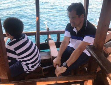 Άδωνις Γεωργιάδης: Τραβάει κουπί μέσα στην τριήρη Ολυμπίας (φωτό)